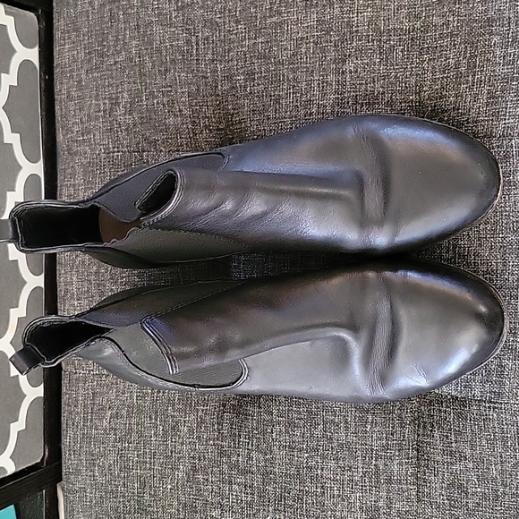 Vince Camuto Black Leather Booties Size 7 - Picture 2 of 5